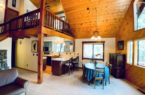 Truckee Apartment | Shoes-Off Chalet | *NEW* Platinum Saltwater Spa | Tahoe Truckee Vacation Rentals
