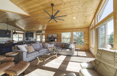 Truckee Cabin | Sierra Skyline Lodge - Luxury Truckee Cabin with Views, Location & Hot Tub!