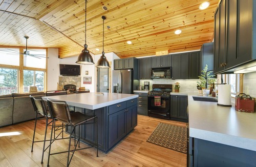 Truckee Cabin | Sierra Skyline Lodge - Luxury Truckee Cabin with Views, Location & Hot Tub!