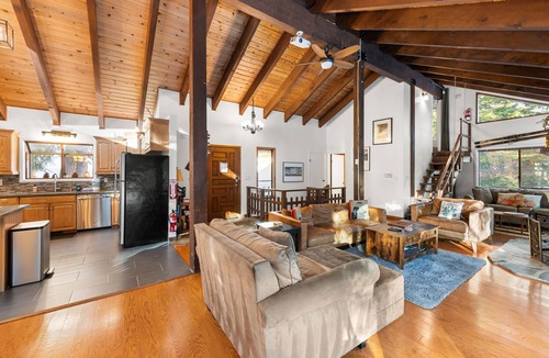Kingswood Estates House | Sierra Woodlands Getaway