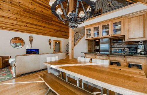 Truckee House | SierraScape Hot Tub Over Gorgeous MtnViews, Arcade, SteamShower, 400M Wifi, EV Charger +Pet Friendly