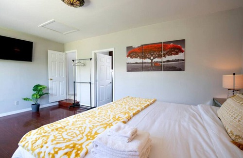 Hacienda Heights House | Simple Bliss Studio: King Bed, Full Kitchen, and Wi-Fi for Couples & Solo Travelers!