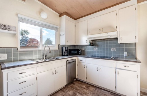 Pacific Grove House | Simple Pleasures - Pacific Grove House - America's "Last Hometown"