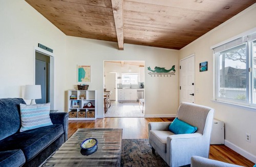 Pacific Grove House | Simple Pleasures - Pacific Grove House - America's "Last Hometown"