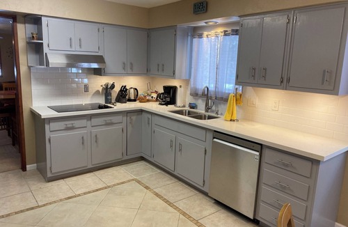 Mountain Club House | Single Story Chic' One mile from Downtown, with Tesla 220v Outlet in Garage