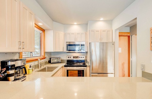 Tahoe Woods Condo | Ski-in/ski-out townhome with fireplace, pool, hot tub & on-site ski/sled hill