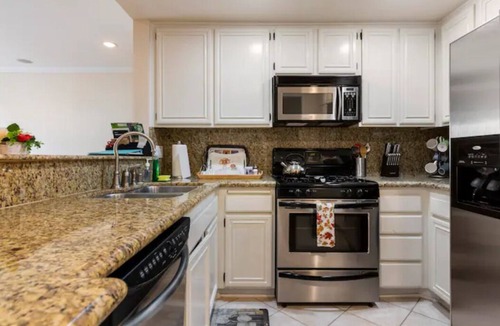 Playa Del Rey Condo | Skip the Hotel! Your Stylish Los Angeles Retreat for Extended Stay!