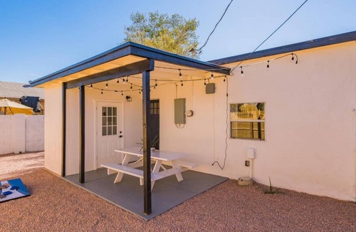 Garfield Bed & Breakfast | Sleek 2BR Home | Downtown Phoenix by WanderJaunt