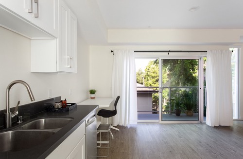 South Arroyo Apartment | Sleek and Central Studio in Old Town Pasadena