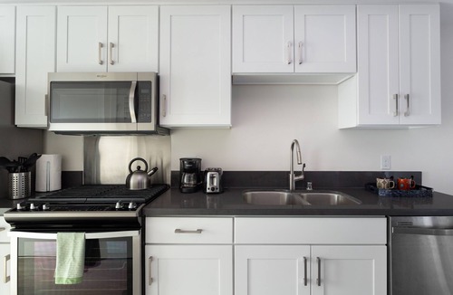 South Arroyo Apartment | Sleek and Central Studio in Old Town Pasadena