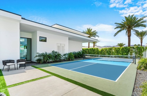 Indio Villa | Sleeps 20 Pool + Hot Tub + Pickleball Court Near La Quinta | Bravo