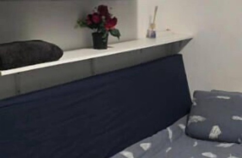 Vitrolles Apartment | Small Studio indiv. 12m2 Rdj + parking space.
