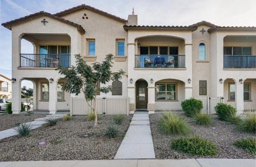 Gilbert House | Snowbird Escape w/Pool, 7 Mi to Dtwn Gilbert!
