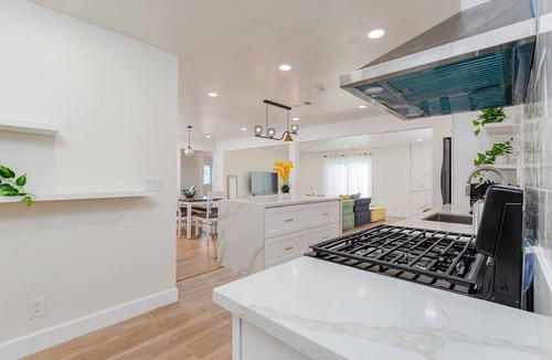 Midway City House | SoCal Beach Home near Disneyland