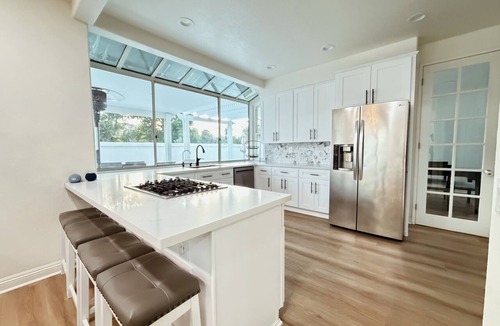 Corona House | SoCal, Spacious, Modern, Beautiful, 4 Bed, 2.5 Bath, Backyard, Family-Friendly
