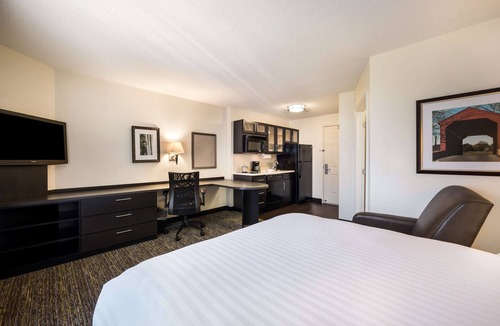 Santa Ana Hotel | Sonesta Simply Suites Orange County Airport