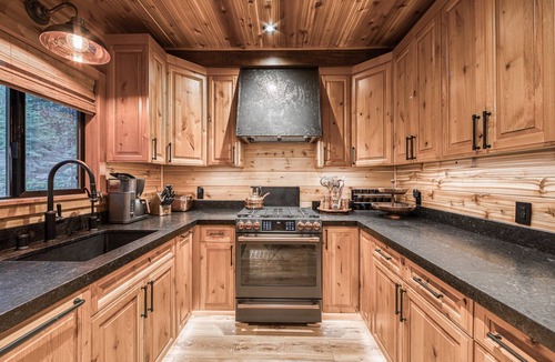 Tahoma House | Songbird at Chambers by Tahoe Getaways - Pet-Friendly 2 BR w/HOA Beach Pool