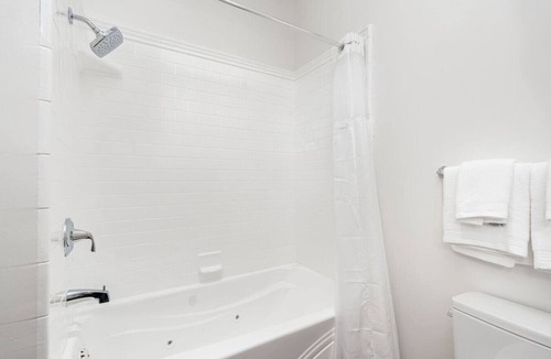 Santa Rosa Bed & Breakfast | Sonoma Stonehouse, King room w/Private Patio