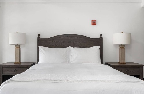 Santa Rosa Bed & Breakfast | Sonoma Stonehouse Luxury Room in Boutique Hotel