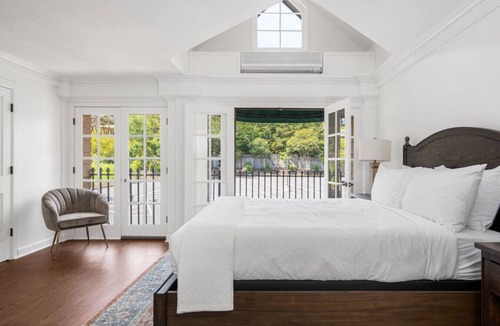 Santa Rosa Bed & Breakfast | Sonoma Stonehouse Luxury Room in Boutique Hotel