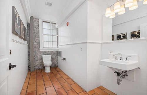 Santa Rosa Bed & Breakfast | Sonoma Stonehouse Retreat Chic King Room
