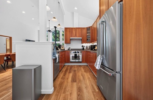 Guerneville House | Sonoma Weinhaus Sleeps 6 HotTub Steambath Gourmet Coffee Korbel Russian River