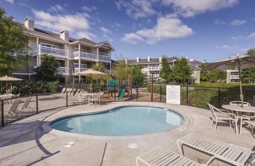 Windsor Condo | Sonoma | Wine & Vineyard Days | Pool | 3BR Penthouse Sleeps 6