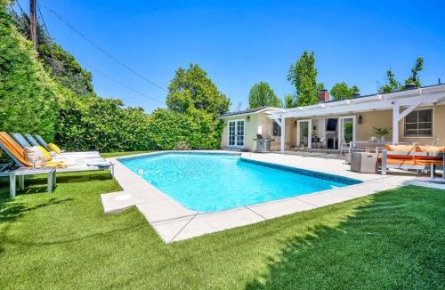 Van Nuys House | Sophia's Pool Oasis