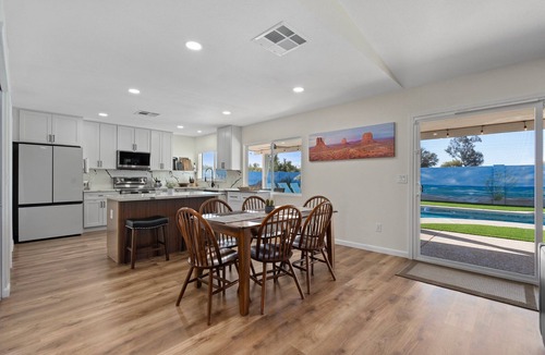 Desert Foothills Estates House | South Mountain FREE HEAT Pool & Hot Tub Close to Trails &Park NEW
