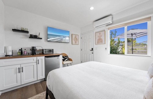 South Oceanside Hotel | South Oceanside Bungalow 5 - Deluxe Queen Studio + Patio