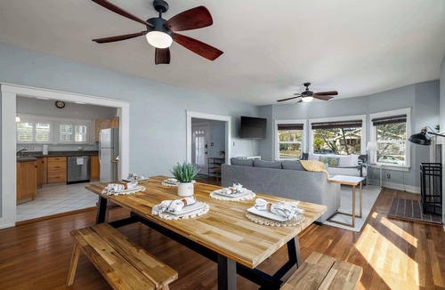 South Park House | South Park Charmer | Close to Zoo | Backyard Oasis