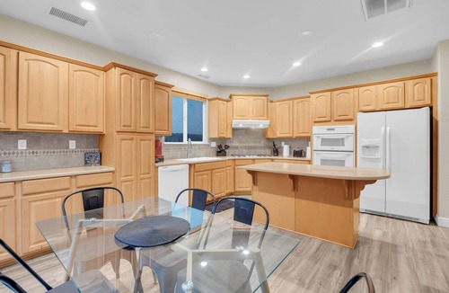 Reno House | South Reno W/Great AC/5TVs/Sleeps 16/Pets OK