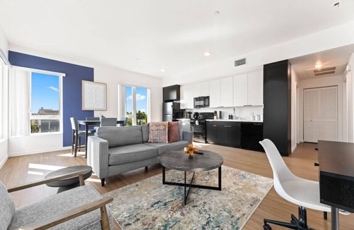 Little Tokyo Apartment | Spacious 1-BD with Stunning City Views in DTLA