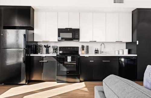 Little Tokyo Apartment | Spacious 1-BD with Stunning City Views in DTLA