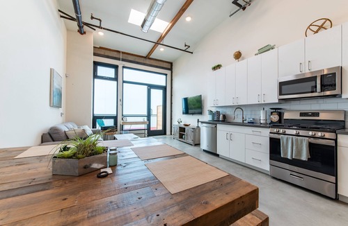Santa Ana Apartment | Spacious 2BR ,Family& Pet Friendly, Tesla charging Station on site, Near Disney