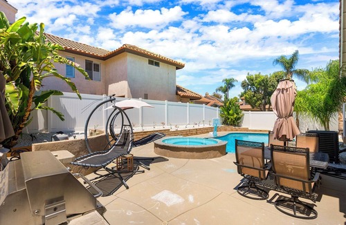 Temecula House | Spacious 4-bedroom house in the Center of Temecula with Heated Pool