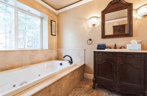 Tahoe Village House | Spacious 4 Bedroom Retreat Near Lake Tahoe- Comfort and Views