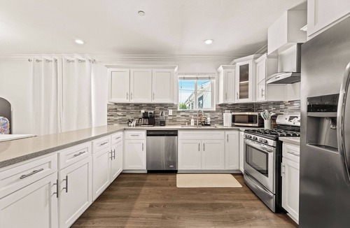 Los Angeles House | Spacious 4-bedroom townhome in beautiful Los Angeles with private parking