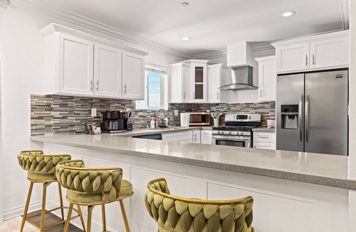 Los Angeles House | Spacious 4-bedroom townhome in beautiful Los Angeles with private parking