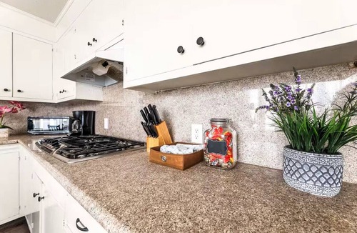 Fairfax District Apartment | Spacious 4 bedroom home by Melrose and 10 minutes to Hollywood Walk of Fame