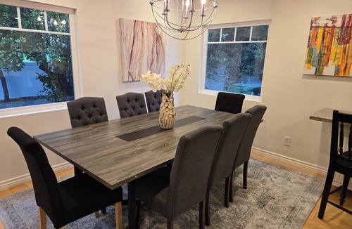 Encino House | Spacious 4-bedroom house in terrific Los Angeles with AC