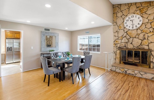 Tarzana House | Spacious 4-bedroom house in tranquil Los Angeles with AC