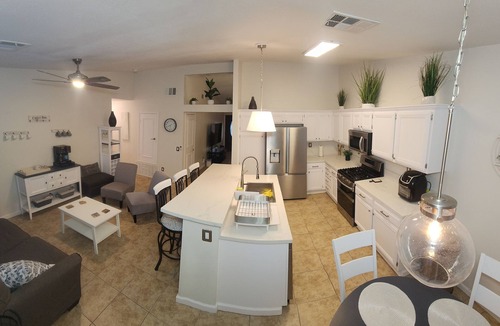El Centro House | Spacious 4BR El Centro Home 5 Beds & 6-Car Parking