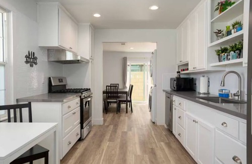 Midway City House | Spacious 4BR Retreat Mins to Disneyland + Parking