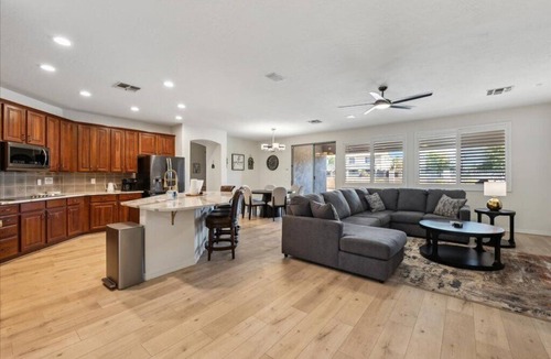 Palm Valley House | Spacious 5-bedroom house with Heated Pool, hot tub and fire pit.