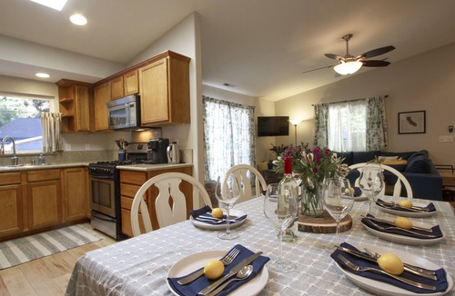 Rio Nido House | Spacious 5BR 5BA Retreat Hot Tub Near river access and pool