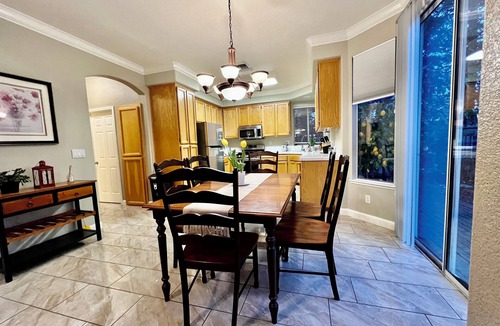 Roseville House | Spacious and bright 4-bedroom retreat close to everything
