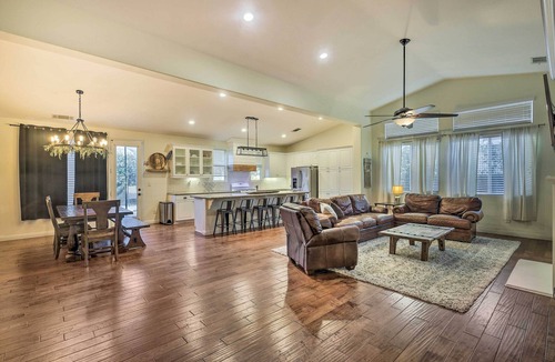 Greenacres House | Spacious Bakersfield Home w/ Outdoor Pool!