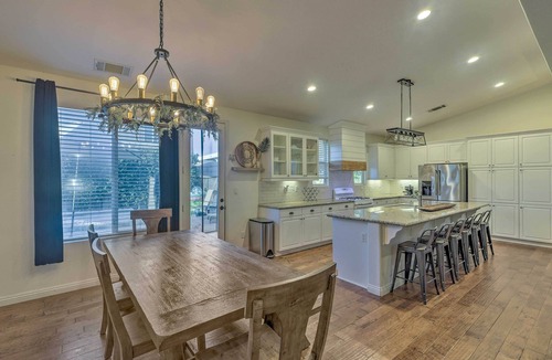 Greenacres House | Spacious Bakersfield Home w/ Outdoor Pool!