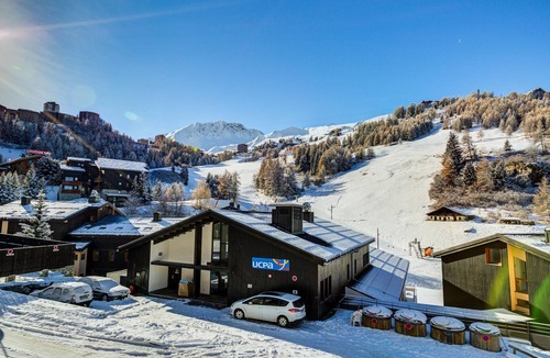 Plagne 1800 Ski Chalet | Spacious Central Chalet with Wifi and Pets Allowed